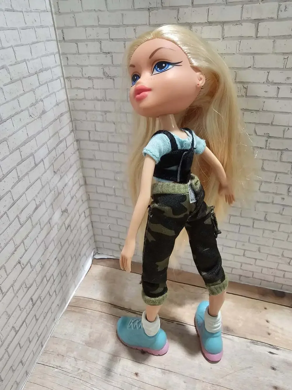 2015 Bratz Fierce Fitness Cloe Blonde Camo Outfit Shoes MGA Collector Doll